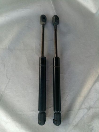 โช้คฝากระโปรงหน้า หลัง Audi A4 B5 ปี 1995-2000 อะไหล่นอกสภาพดี และ พลาสติกรองแผ่นป้ายทะเบียนหน้า แบบช่องใส่ทะเบียนสั้น us spec ตรงบ้านเรา รูปที่ 3