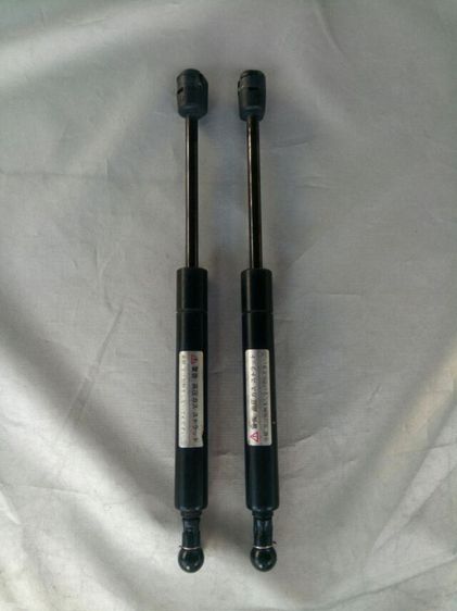 โช้คฝากระโปรงหน้า หลัง Audi A4 B5 ปี 1995-2000 อะไหล่นอกสภาพดี และ พลาสติกรองแผ่นป้ายทะเบียนหน้า แบบช่องใส่ทะเบียนสั้น us spec ตรงบ้านเรา รูปที่ 4