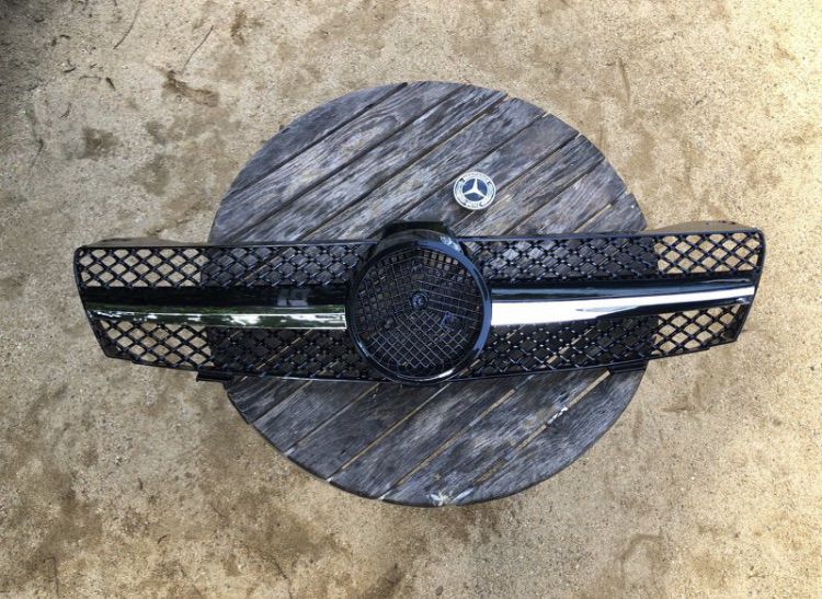 กระจังหน้า ดาวจม Benz W219 CLS AMG Facelift สีดำเงา เหมือนรุ่น CLS W218 ไฟเลี้ยวกระจกข้าง โช๊คฝากระโปรงหน้า รูปที่ 4