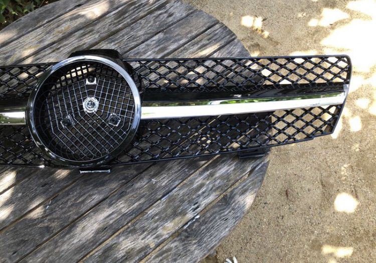 กระจังหน้า ดาวจม Benz W219 CLS AMG Facelift สีดำเงา เหมือนรุ่น CLS W218 ไฟเลี้ยวกระจกข้าง โช๊คฝากระโปรงหน้า รูปที่ 10