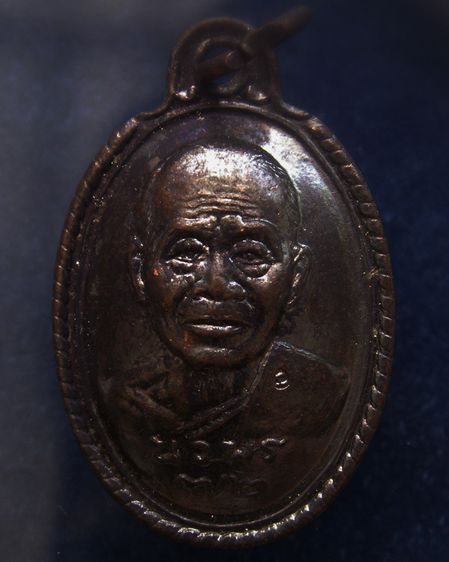 พร้อมกัน 10 องค์ เหรียญนวพร (หลังเต่า) หลวงพ่อคูณ วัดบ้านไร่ ศูนย์การทหารปืนใหญ่สร้างถวาย ตอกโค้ด พ.ศ. 2537 พร้อมกล่องเดิม รูปที่ 3