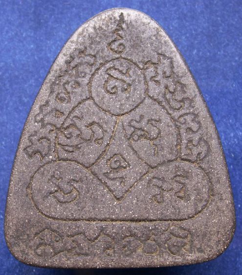 พระปิดตารุ่นแรก เนื้อผงคลุกรัก พิมพ์จัมโบ้ พระปลัดผัน วัดโบสถ์ พ.ศ. 2503 สูงเกือบ 5 ซ.ม พร้อมใบประกาศที่ 1 งาน ชลบุรี รูปที่ 2