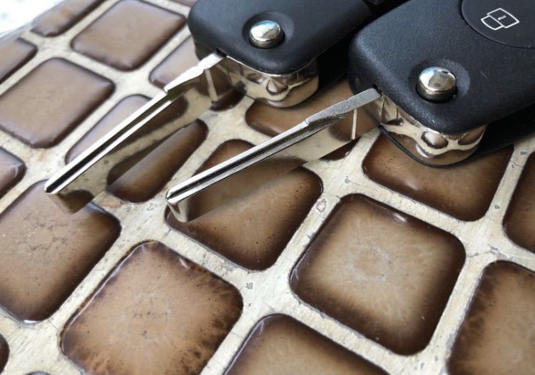 กรอบกุญแจรีโมท VOLKSWAGEN รุ่น 2ปุ่ม และ 3 ปุ่ม NEW BEETLE GOLF PASSAT TRANSPOTER Caravelle และกุญแจสำรอง รูปที่ 4