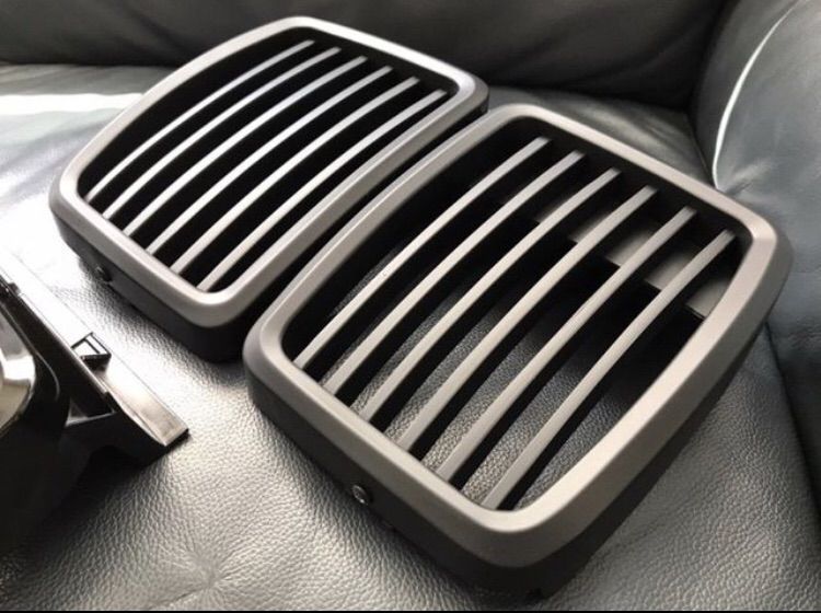 ชุดแต่ง กระจังหน้า BMW E30 และ โลโก้ M3 มี 2 สี สีดำเงา ดำด้าน ใส่ได้หลายรุ่น 316i 318 318i 318i 318is รูปที่ 5