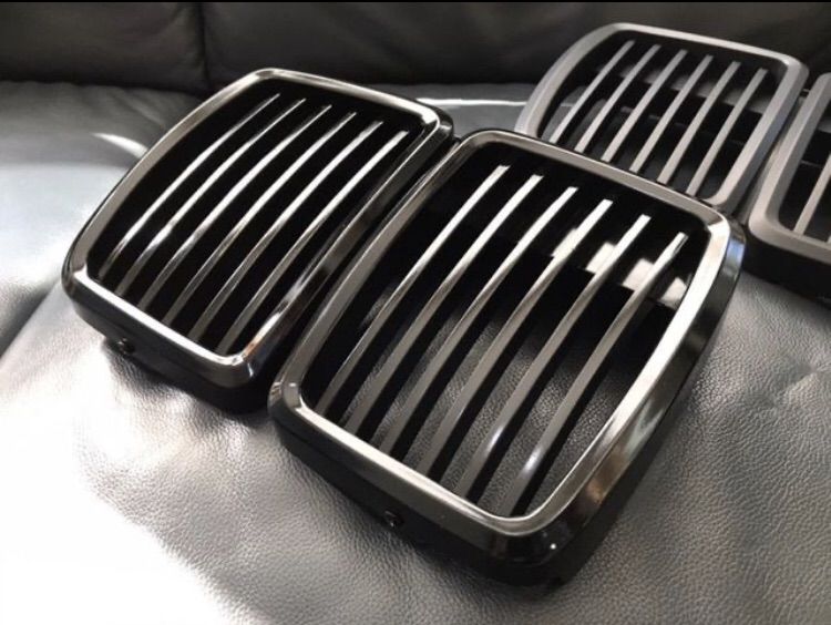 ชุดแต่ง กระจังหน้า BMW E30 และ โลโก้ M3 มี 2 สี สีดำเงา ดำด้าน ใส่ได้หลายรุ่น 316i 318 318i 318i 318is รูปที่ 4