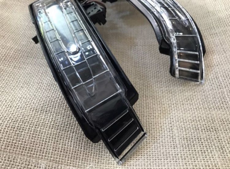 ไฟเลี้ยวกระจกข้าง Benz W176 W166 W204 W212 W209 W221 W156 W117 Side light Benz E200 E250 E220 E300 C200 S300 S350 S500 รูปที่ 5