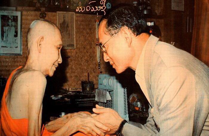 (ของขวัญปีใหม่) เหมา 2 องค์ สวยแชมป์พระผงรูปเหมือน หลวงพ่อเกษม รุ่น 6 รอบ ปี26 ผิวหิ้งเดิมๆ และอีก 1 องค์สภาพพอสวย  ใบประกาศ 1 องค์ รูปที่ 6