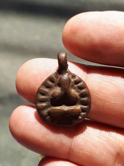 พระปิดตา หลังยันต์ใบพัด หูขวาง หลวงปู่ศุข วัดปากคลองมะขามเฒ่า จ.ชัยนาท เนื้อทองผสม มีเกล็ดกระดี่ เก่าแท้ แปลก หายาก 