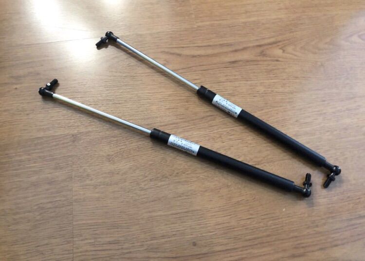 อะไหล่ โช๊คฝากระโปรง หน้า และ หลัง Toyota LandCruiser VX80