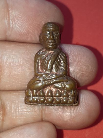 หลวงปู่ทวด วัดช้างให้ เนื้อนวะ ตอก ฉ พิมพ์ใหญ่ลอยองค์ ปี 2505 มีมวลสารเข้มข้น ผิวเดิม แห้ง เหี่ยว เป็นธรรมชาติ ตัดชิดขอบ สภาพสวย สมบูรณ์ เก่ รูปที่ 6