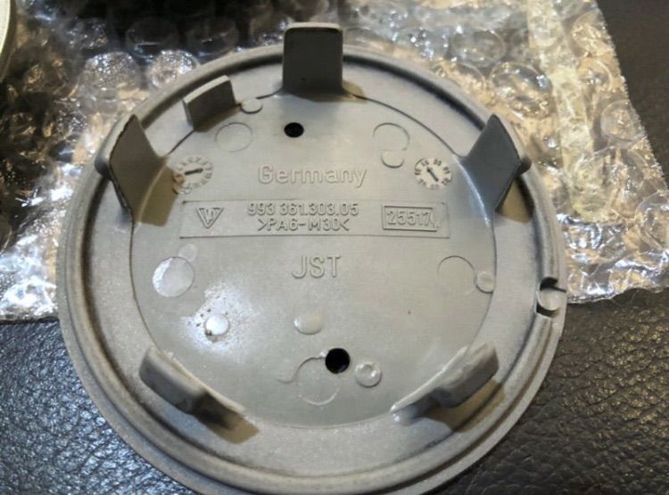 พวงกุญแจ Porsche , ฝาล้อ Porsche Boxster Panamera Cayman Cayenne และ รองเท้าผ้าใบ Porsche 911 Turbo Puma รูปที่ 8