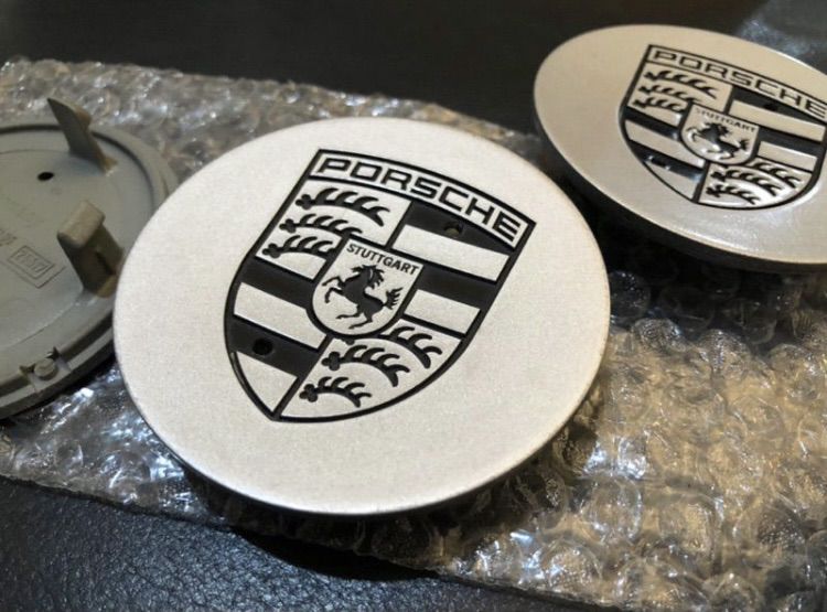 พวงกุญแจ Porsche , ฝาล้อ Porsche Boxster Panamera Cayman Cayenne และ รองเท้าผ้าใบ Porsche 911 Turbo Puma รูปที่ 9