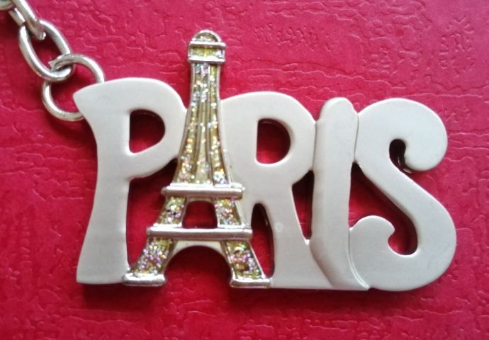 พวงกุญแจที่ระลึก จากปารีส รูปที่ 1