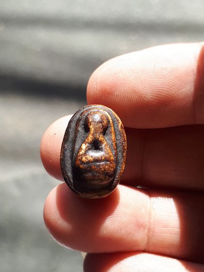 พระปิดตา พิมพ์แข้งหมอน ใหญ่ หลวงปู่จีน วัดท่าลาดเหนือ ฉะเชิงเทรา ปี 2415-2420 หลังอูมเรียบ เนื้อผงคลุกรัก เนื้อแห้ง เหี่ยวย่น มัน พิมพ์คม ชั รูปที่ 9