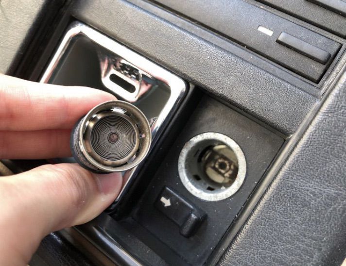 Benz R129 ช่องเก็บ Tape Cassette 7 ช่อง พร้อมชุดจุดบุหรี่ ฝาปิดเขี่ยบุหรี่คอนโซนหน้า แท้ มือสอง สภาพดี รูปที่ 4