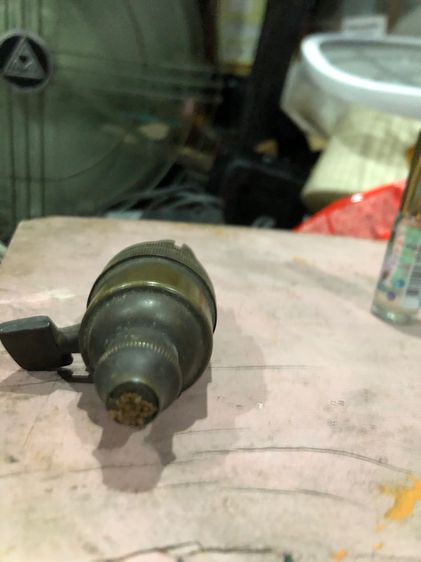 สวิตซ์ไฟทองเหลืองเก่า รูปที่ 2