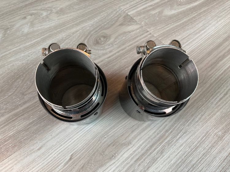 ปลายท่อไอเสีย ท่อคู่ AKRAPOVIC Stainless Carbon Kevlarแท้  รุ่นปลายปิด  รูปที่ 6