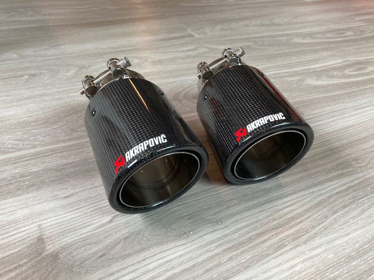 ปลายท่อไอเสีย ท่อคู่ AKRAPOVIC Stainless Carbon Kevlarแท้  รุ่นปลายปิด  รูปที่ 2