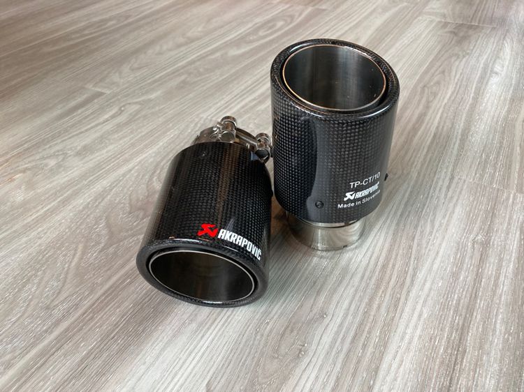 ปลายท่อไอเสีย ท่อคู่ AKRAPOVIC Stainless Carbon Kevlarแท้  รุ่นปลายปิด  รูปที่ 3