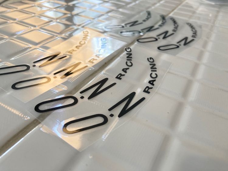 ชุดแต่ง สติ๊กเกอร์ ล้อ OZ มีสีดำ และ สีแดง ตัวอักษรแยกกันเป็นชิ้น รูปที่ 4