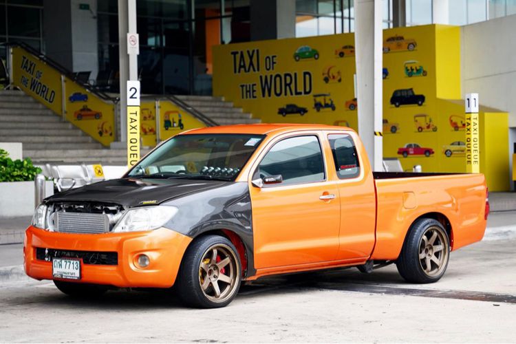 รถ Toyota Hilux Vigo 2.5 E สี ส้ม