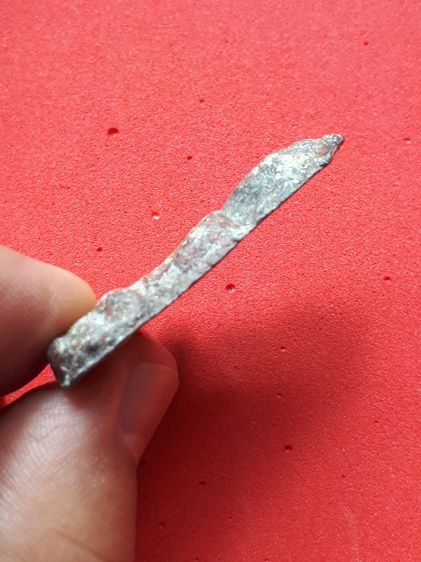 หลวงพ่อโต กรุบางกระทิง พิมพ์สมาธิ เนื้อชิน หน้าตาติดชัด ขึ้นไข สืออกสีแดงเป็นจ้ำๆ สวยสภาพสมบูรณ์ ฟอร์มสวยมากครับ พุทธศิลป์ เป็นฝีมือของช่างส รูปที่ 4