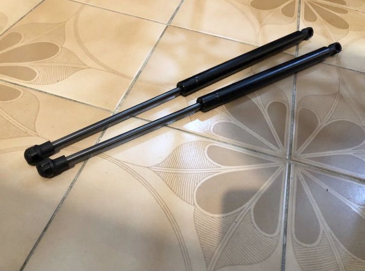  โช๊คฝาท้าย Suzuki Ertiga 1 คู่ ใหม่ รูปที่ 3