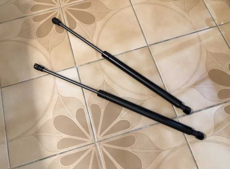  โช๊คฝาท้าย Suzuki Ertiga 1 คู่ ใหม่ รูปที่ 4