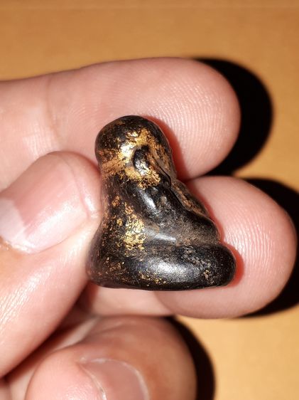 พระสังกัจจายน์ พิมพ์ลอยองค์ เนื้อผงคลุกรัก หลวงปู่เอี่ยม วัดสะพานสูง ปี 24xx จ.นนทบุรี เนื้อผงคลุกรัก รูปทรงสวยงาม ปิดทอง เนื้อในจะเป็นเนื้อ รูปที่ 5