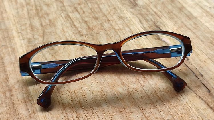 CALVIN KLEIN 5568 200  Size 49-17-135 Brown Blue Crystal Eyeglasses Frame กรอบแว่นตาของแท้มือสอง ทรงสวย สีสวย ทูโทน  รูปที่ 7