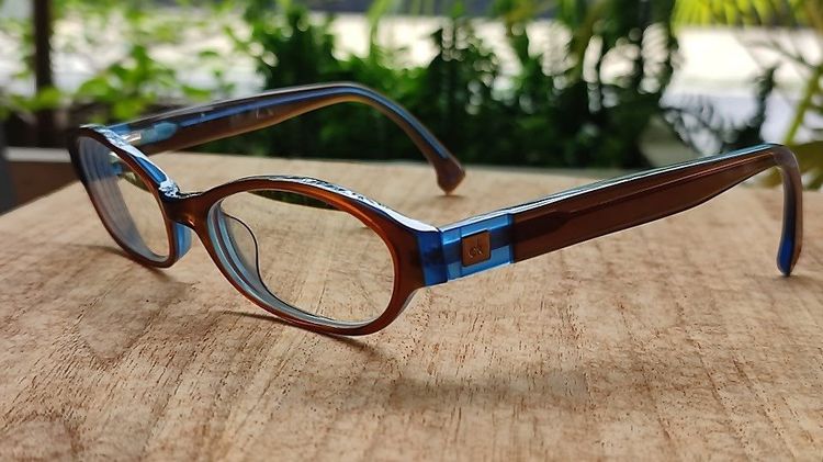 CALVIN KLEIN 5568 200  Size 49-17-135 Brown Blue Crystal Eyeglasses Frame กรอบแว่นตาของแท้มือสอง ทรงสวย สีสวย ทูโทน  รูปที่ 1