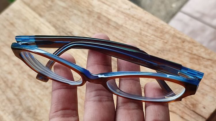 CALVIN KLEIN 5568 200  Size 49-17-135 Brown Blue Crystal Eyeglasses Frame กรอบแว่นตาของแท้มือสอง ทรงสวย สีสวย ทูโทน  รูปที่ 3