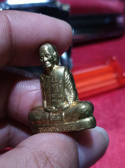 รูปเหมือนปั๊มเข่ากว้างหลังเต็ม หลวงพ่อลออ วัดหนองหลวง ปี 2552 รูปที่ 4