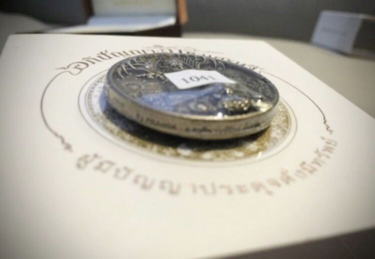 เหรียญ อภิปัญญามหาเศรษฐี เนื้อนวะ ขนาด 3.5 ซม. อาจารย์ เฉลิมชัย วัดร่องขุ่น White Temple รูปที่ 3