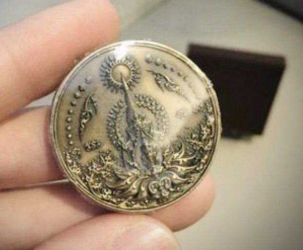 เหรียญ อภิปัญญามหาเศรษฐี เนื้อนวะ ขนาด 3.5 ซม. อาจารย์ เฉลิมชัย วัดร่องขุ่น White Temple รูปที่ 6