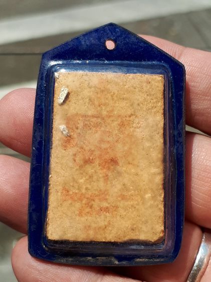 พระสมเด็จ หลวงปู่ทิม วัดละหารไร่ จ.ระยอง พิมพ์หลังเรียบ เนื้อผง ปี 25xx สวย แท้ หายาก เลี่ยมเดิม รูปที่ 4