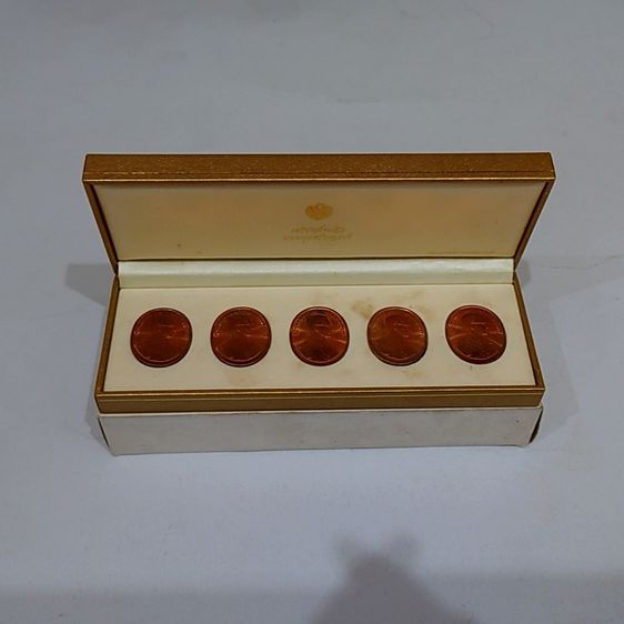 เหรียญที่ระลึกพระพุทธปัญจภาคี เนื้อทองแดง พิมพ์ใหญ่ พร้อมกล่องกรม ครบชุด รูปที่ 1