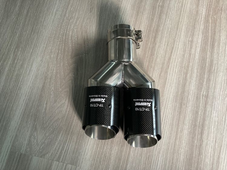 ปลายท่อไอเสีย ท่อคู่ AKRAPOVIC Stainless Carbon Kevlar แท้ แบบเงา รูปที่ 8