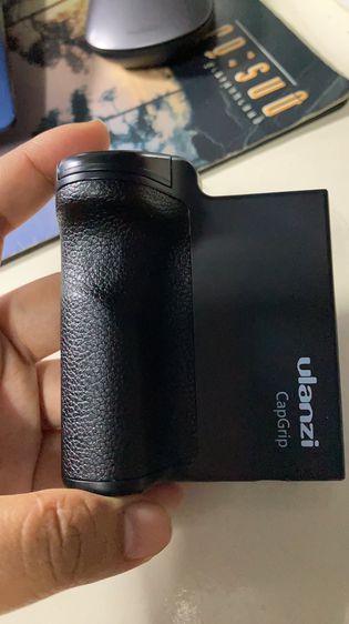Ulanzi Capgrip Phone Camera Shutter ที่จับโทรศัพท์ ที่จับมือถือ พร้อมปุ่มกดชัตเตอร์ไร้สาย สำหรับ Smartphone ทุกรุ่น รูปที่ 1