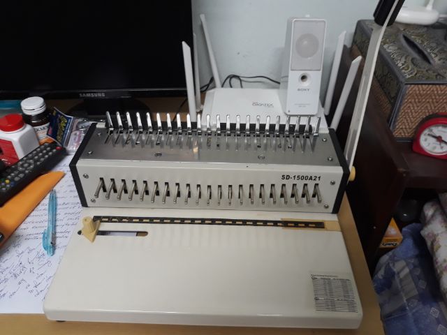 เครื่องเจาะกระดาษและเข้าเล่ม