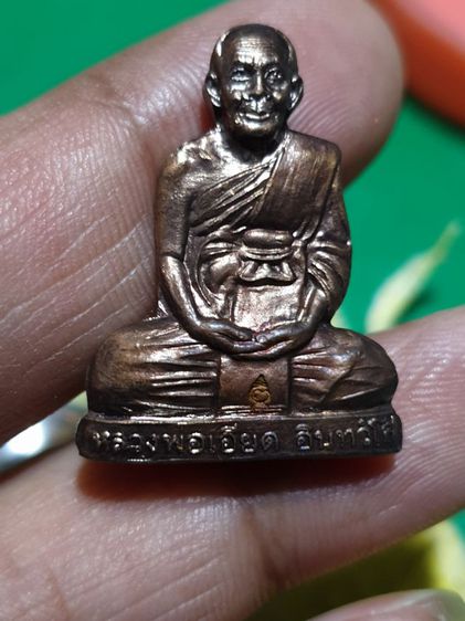 รูปหล่อปั๊มหลวงพ่อเอียด วัดไผ่ล้อม 6รอบปี 2544 สภาพสวย ไม่แพ้ใคร รูปที่ 8