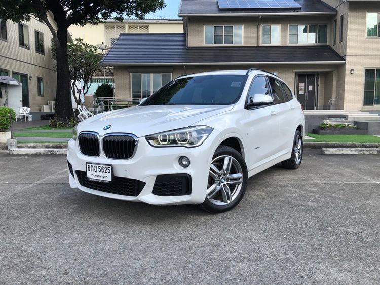รถ BMW X1 2.0 sDrive18d xLine สี ขาว