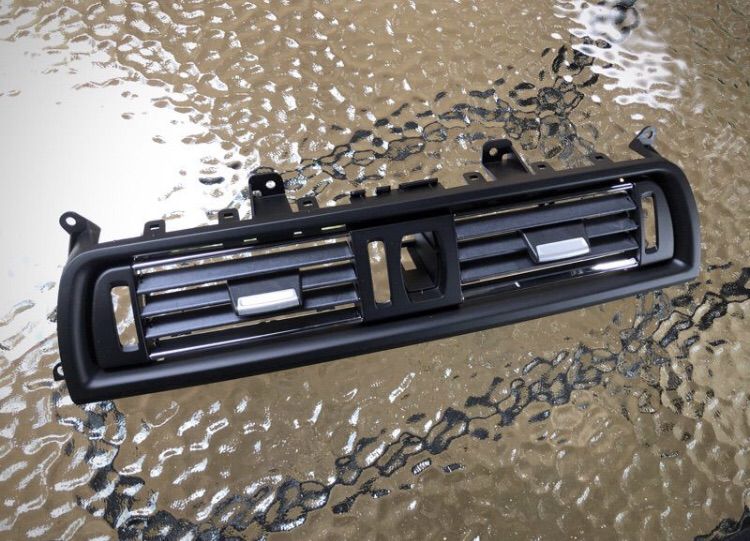 ช่องแอร์ BMW Series5 F10 รุ่นปีกโครเมี่ยม 520d 525i 528i 530i โช๊คฝาโปรงหน้า รูปที่ 2