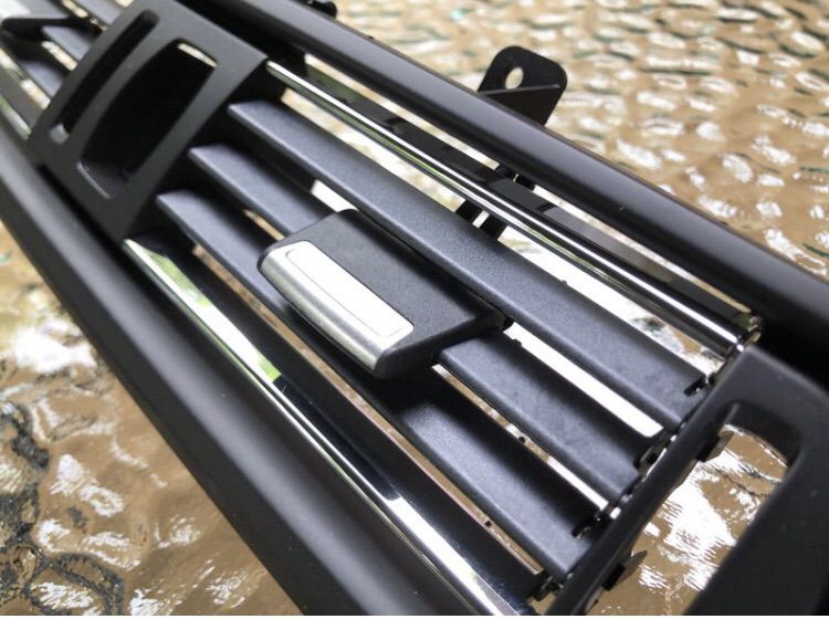 ช่องแอร์ BMW Series5 F10 รุ่นปีกโครเมี่ยม 520d 525i 528i 530i โช๊คฝาโปรงหน้า รูปที่ 6