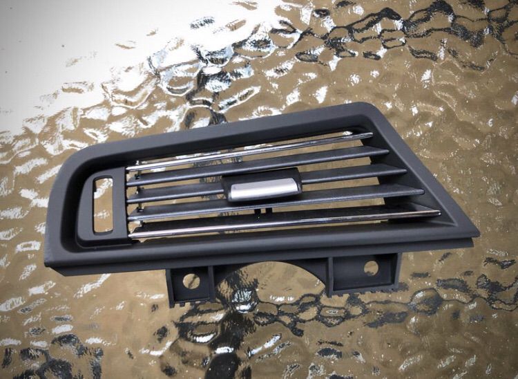 ช่องแอร์ BMW Series5 F10 รุ่นปีกโครเมี่ยม 520d 525i 528i 530i โช๊คฝาโปรงหน้า รูปที่ 3