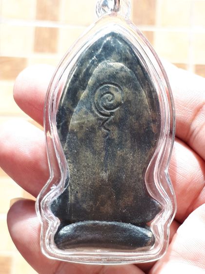 หล่อโบราณ ใบเสมา ยันต์อุ อายุมากกว่า 100 ปี เนื้อสำริด ดูง่าย เก่ามาก แท้ แปลกมาก หายาก พร้อมเลี่ยม ไม่รู้ที่ รูปที่ 2