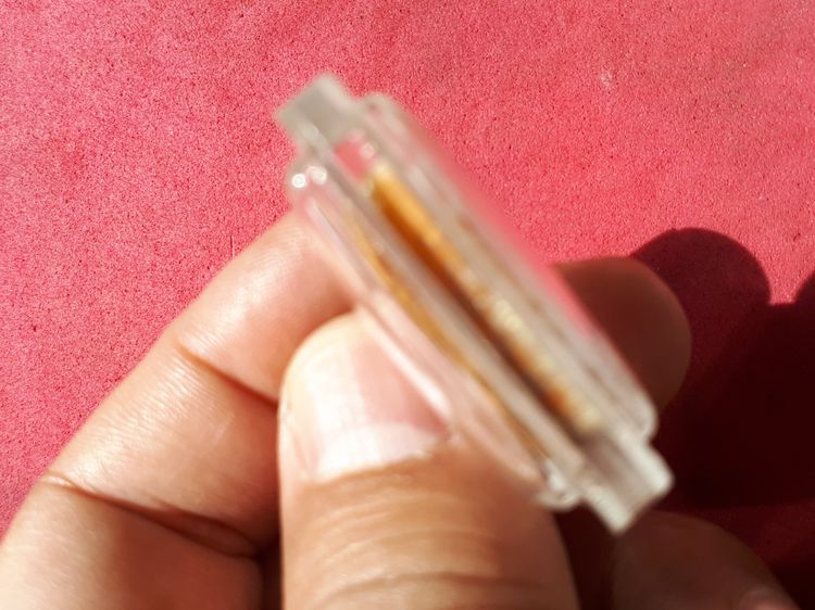 หมู เขี้ยวหมูตันแกะ เนื้อแน่น ผิวเดิม จารมือที่ฐาน ขอบไม่คม ผิวออกเหลืองอมเขียว เป็นธรรมชาติ ศิลปะการแกะอย่างสวย สร้างน้อย หายาก สภาพสวยสมบู รูปที่ 3