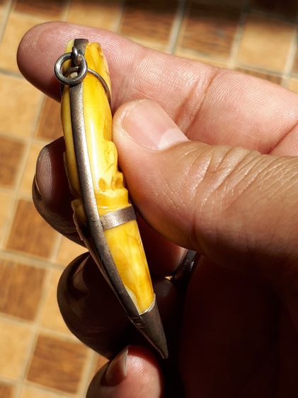 เสือ กระเช้าเงิน มีห่วง ยาวประมาณ 2.5 นิ้ว ศิลปะและรูปทรงสวยงามมาก สภาพสมบูรณ์ เก่า แท้ ขนาดพอดี กำลังห้อย สีเหลืองฉ่ำ ผิวแห้งมัน เก่า แท้ ห รูปที่ 5