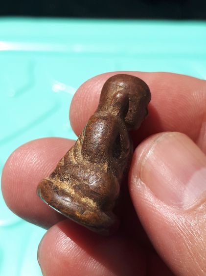 รูปหล่อ พิมพ์ขี้ตา รุ่นแรก หลวงพ่อเงิน วัดบางคลาน พิจิตร สร้าง ประมาณ ๒๔๕๐ เป็นเนื้อโลหะผสม พิมพ์ทรงคม ชัด ถูกพิมพ์ ผิวสองสี ออกสีเหลืองอมแด รูปที่ 4