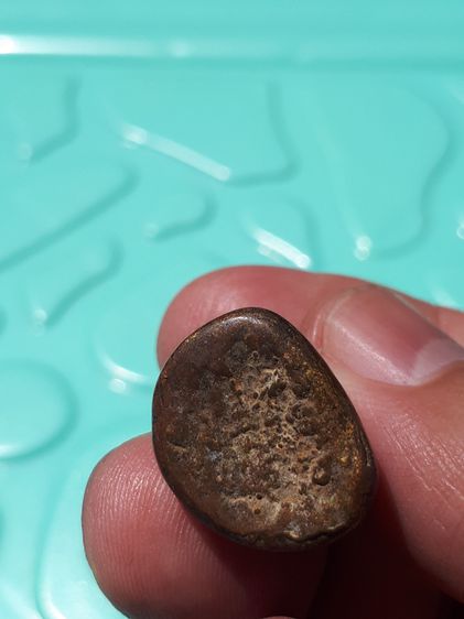 รูปหล่อ พิมพ์ขี้ตา รุ่นแรก หลวงพ่อเงิน วัดบางคลาน พิจิตร สร้าง ประมาณ ๒๔๕๐ เป็นเนื้อโลหะผสม พิมพ์ทรงคม ชัด ถูกพิมพ์ ผิวสองสี ออกสีเหลืองอมแด รูปที่ 5